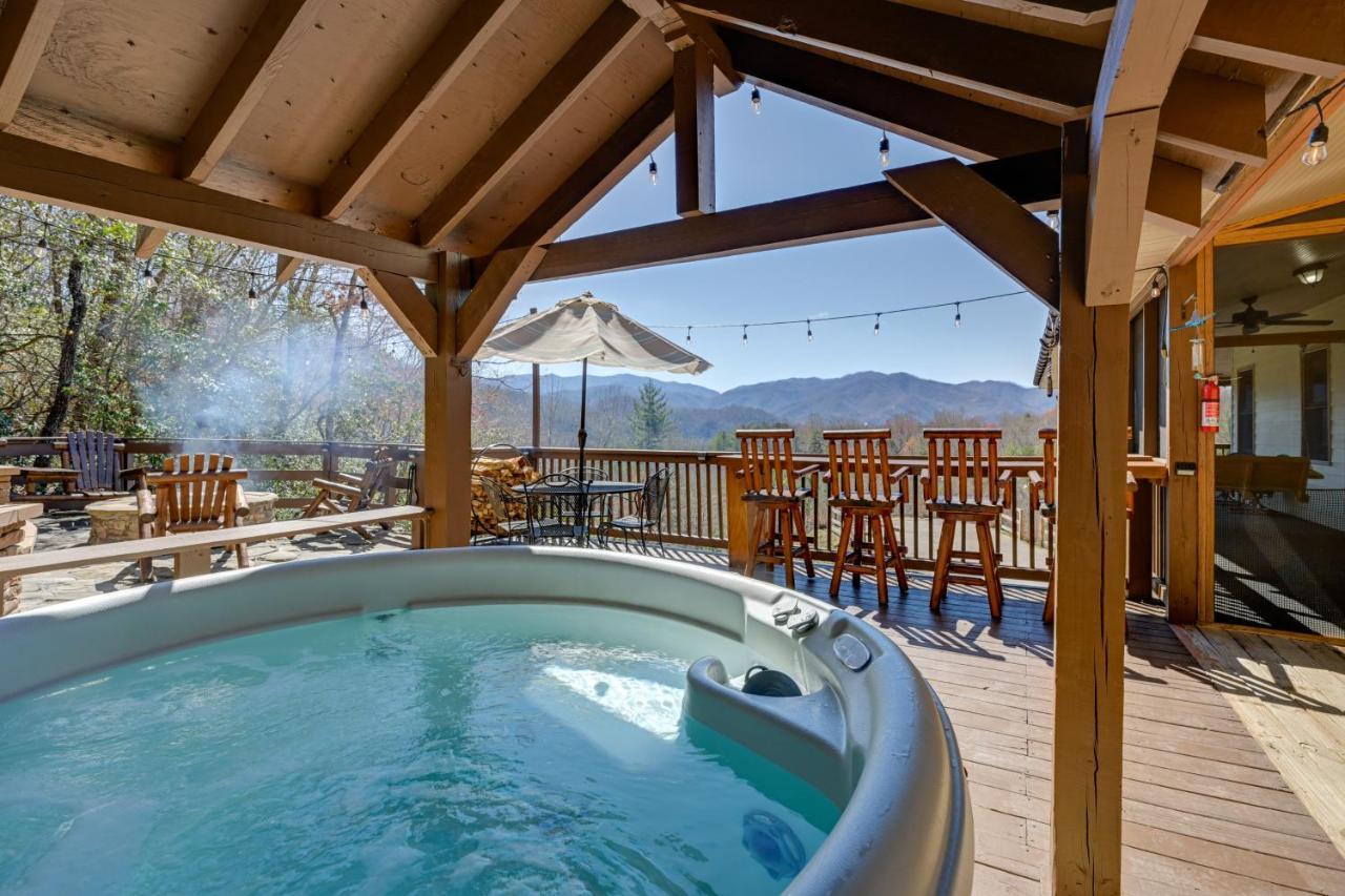 Beautiful Bryson City Home With Hot Tub And Mtn Views! Exterior photo