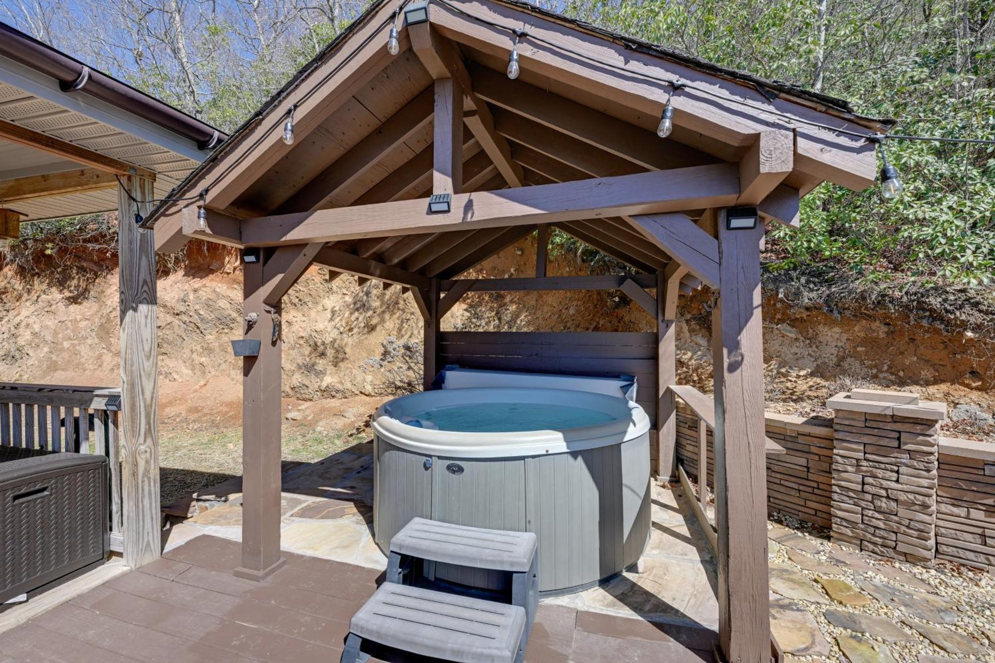 Beautiful Bryson City Home With Hot Tub And Mtn Views! Exterior photo